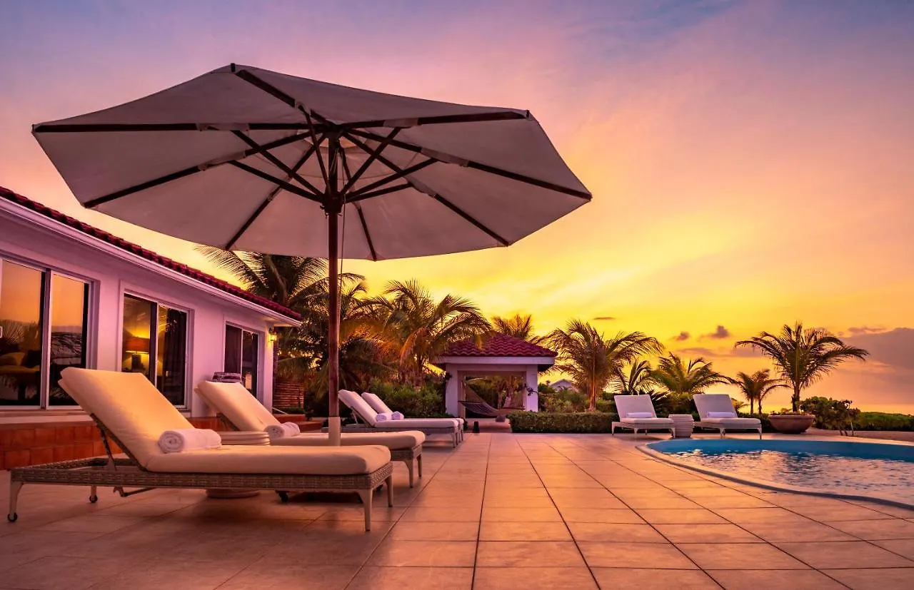 Le Soleil D'Or Hotel West End 4*,  Ilhas Cayman